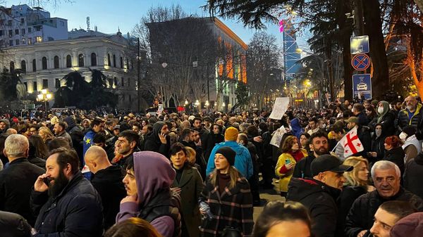 В Тбилиси проходит масштабная акция протеста