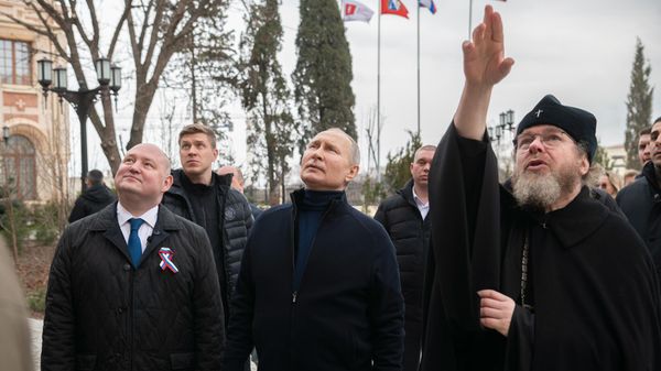 Владимир Путин, Михаил Развожаев и митрополит Тихон (Шевкунов)