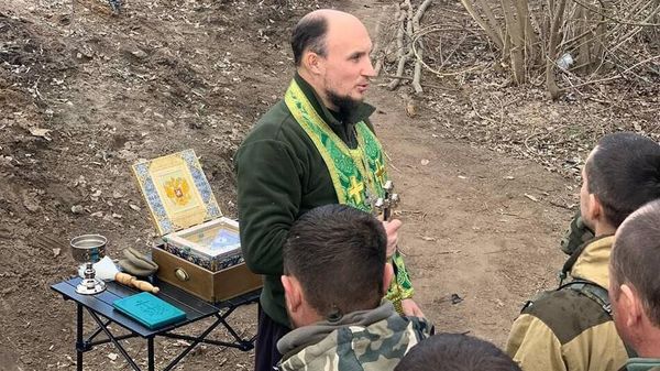 Отец Михаил Грицай с бойцами в зоне СВО Отец Михаил Грицай с бойцами в зоне СВО