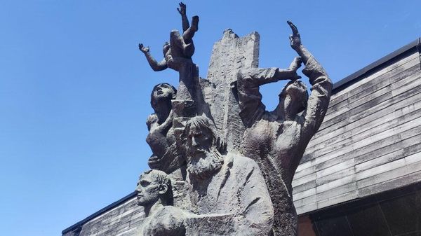 Памятные мероприятия на месте бывшего концлагеря в совхозе Красный