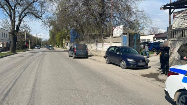 В Симферополе при ДТП иномарка вылетела на тротуар и сбила пешеходов