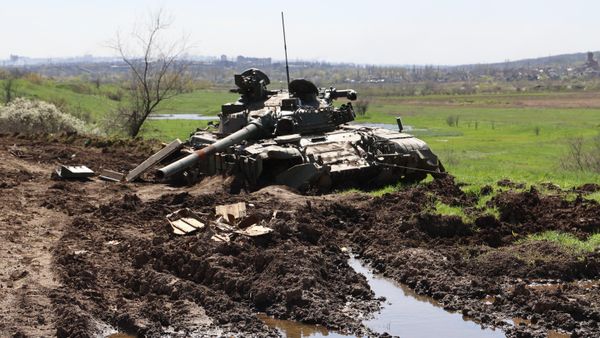 Разбитая украинская бронетехника в Артемовске.