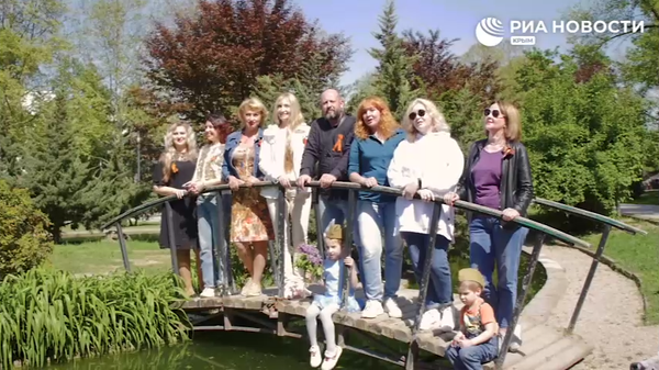 Артисты Крымской государственной филармонии спели самую популярную #народнуюпеснюпобеды