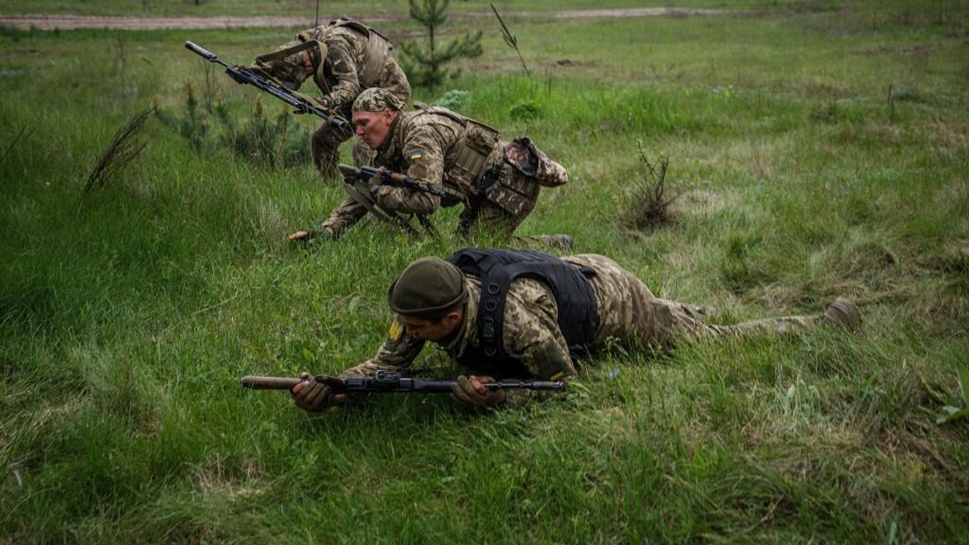 Украинские военные принимают участие в военных учениях в Харьковской области 1 мая 2023 года - РИА Новости, 1920, 07.05.2023