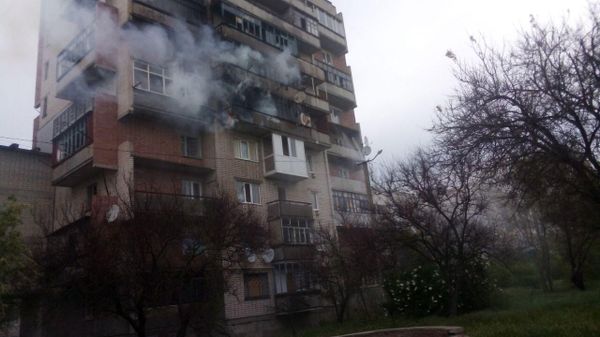 После артобстрела ВСУ в Таврийске Херсонской области горит девятиэтажка