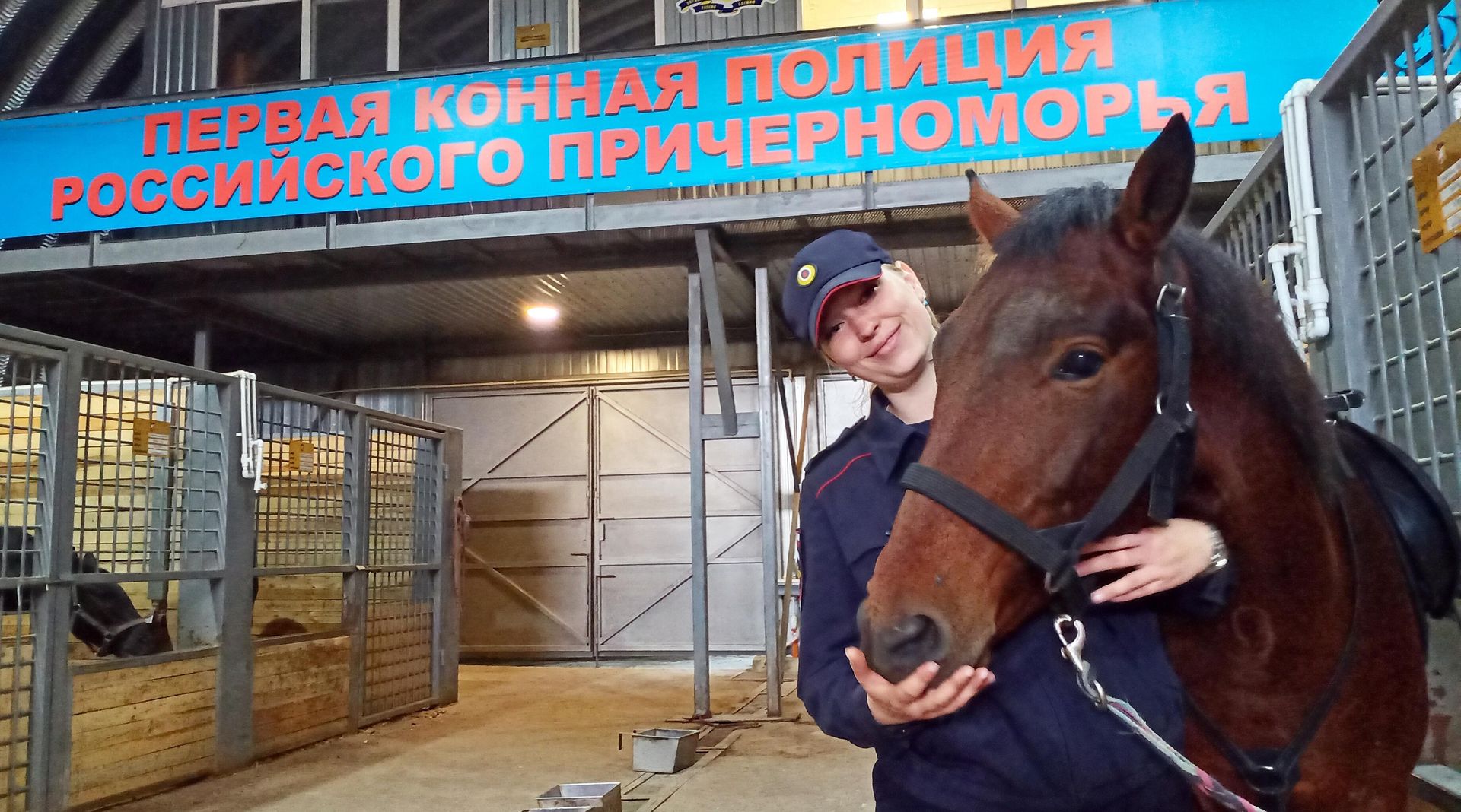 Полицейский кавалерист Татьяна с конем Донбассом - Конная полиция Севастополя - РИА Новости, 1920, 10.05.2023