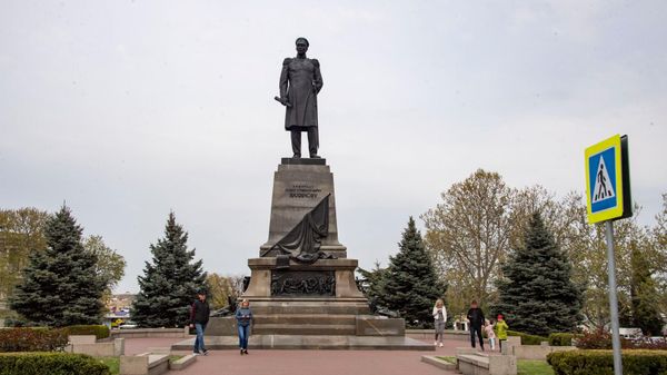 Площадь нахимова в Севастополе. Памятник адмиралу нахимову.