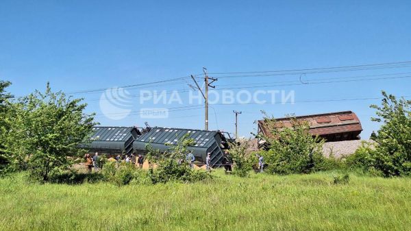 Сход грузовых вагонов с рельсов в Симферопольском районе Крыма 18 мая 2023 года