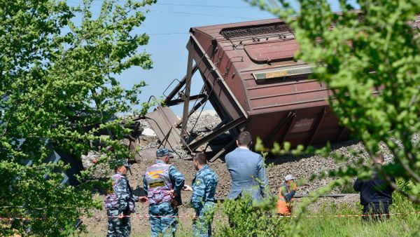 Сход грузовых вагонов с рельсов в Симферопольском районе Крыма 18 мая 2023 года