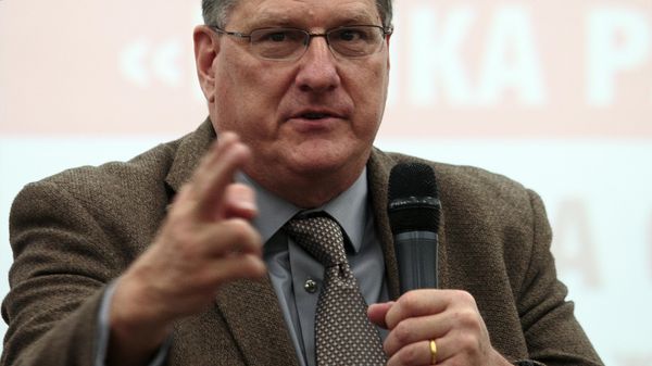 Экс-разведчик ВС США С. Риттер представил свою книгу