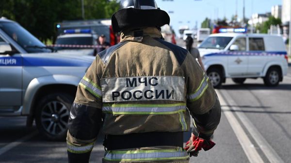 В Белгороде произошел взрыв, по предварительным данным, БПЛА упал на проезжую часть. 