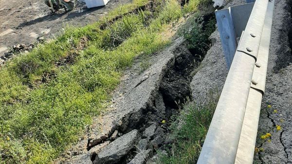 Оползень по дороге на Лучистое, Крым