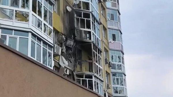 Дрон врезался в стену жилого дома в Воронеже