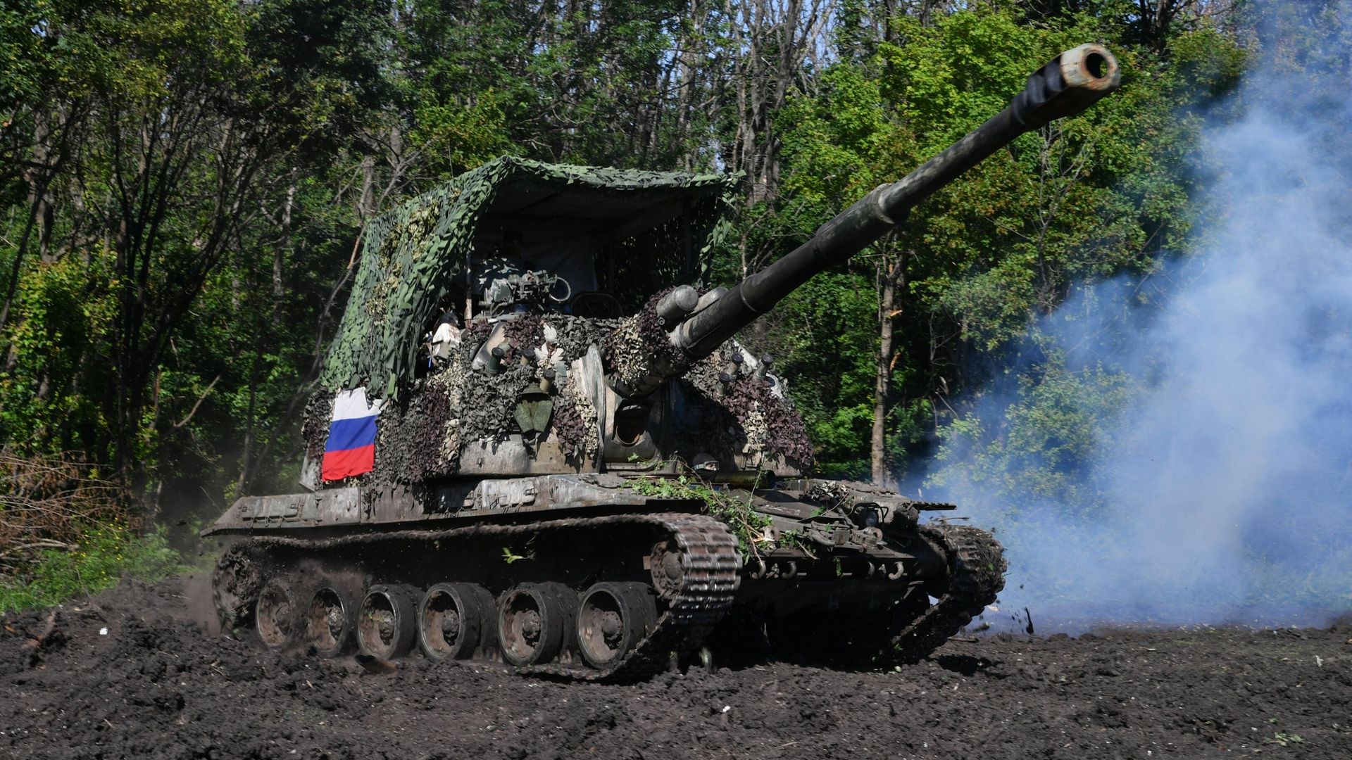 Боевая работа самоходной гаубицы 2С19 Мста-С с закрытых огневых позиций в ЛНР - РИА Новости, 1920, 09.06.2023