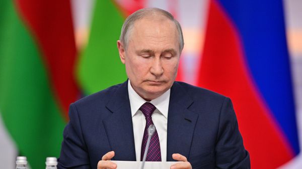 Президент РФ В. Путин провел встречу с главами правительств, участвующих в заседаниях ЕМПС и совета глав правительств СНГ