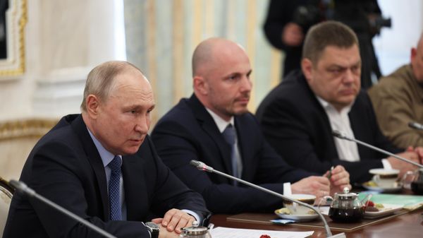 Президент РФ В. Путин провел встречу с военными корреспондентами