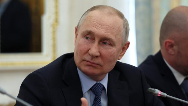 Президент РФ В. Путин провел встречу с военными корреспондентами