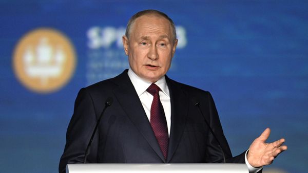 Президент России Владимир Путин на пленарном заседании ПМЭФ-2023