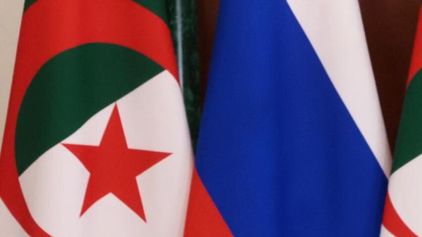 Флаги России и Алжира