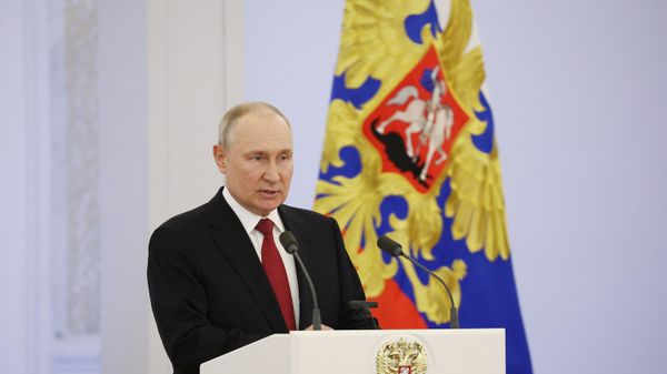 Встреча президента РФ Владимира Путина с выпускниками высших военно-учебных заведений