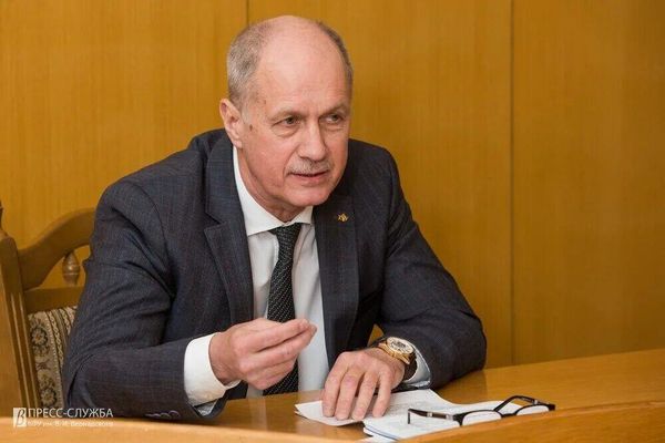 Исполняющий обязанности ректора Крымского федерального университета (КФУ) имени В. И. Вернадского Курьянов Владимир Олегович