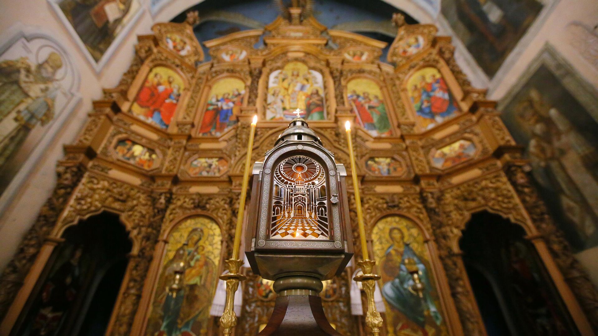 Лампада с Благодатным огнем, доставленным из Иерусалима в Свято-Воскресенский храм около Киево-Печерской лавры - РИА Новости, 1920, 01.07.2023