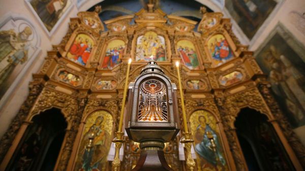 Лампада с Благодатным огнем, доставленным из Иерусалима в Свято-Воскресенский храм около Киево-Печерской лавры