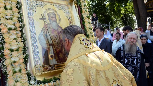 Божественная литургия на Соборной площади Киево-Печерской Лавры