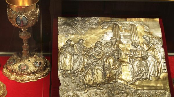 Пластина жертвенника ( 1768 г.) Успенского собора Киево-Печерской лавры, представлена в экспозиции на открытии Музея истории Киево-Печерской лавры