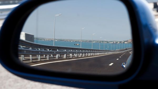 Автомобильное движение по Крымскому мосту