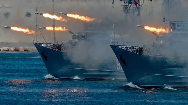 Морские тральщики Ковровец (слева) и Иван Голубец Морские тральщики Ковровец (слева) и Иван Голубец