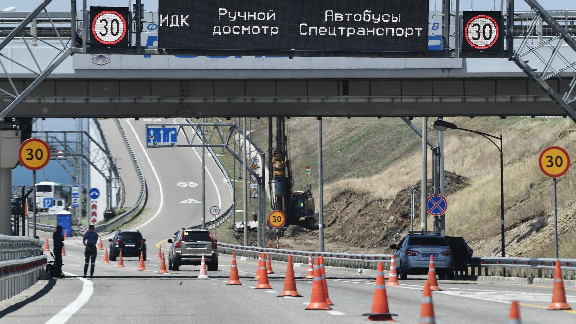 Движение автомобилей по Крымскому мосту - РИА Новости, 1920, 09.12.2023