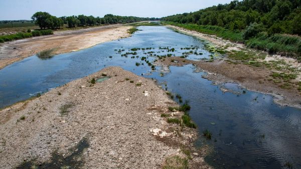 Северо-Крымский канал после разрушения плотины на Каховском водохранилище Северо-Крымский канал после разрушения плотины на Каховском водохранилище