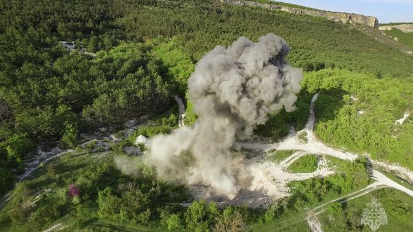 В Севастополе на полигоне взорвали найденную у домов немецкую авиабомбу
