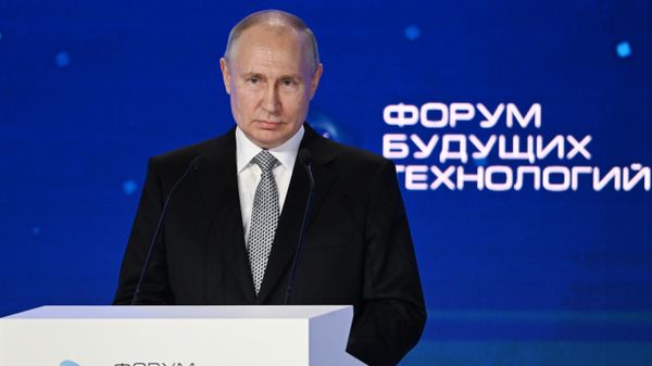 Президент РФ Владимир Путин посетил форум будущих технологий 