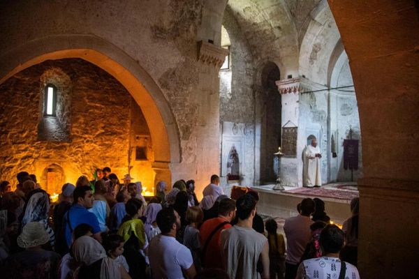 Вардавар празднуют на 98-й день после Пасхи, он напрямую связан с христианским Преображением Господним. 