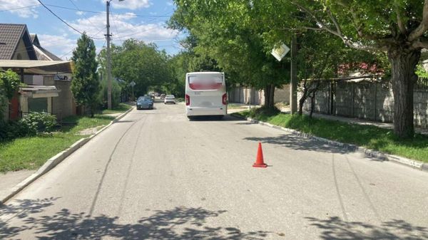 В ДТП с автобусом и легковушкой в Симферополе пострадали двое детей