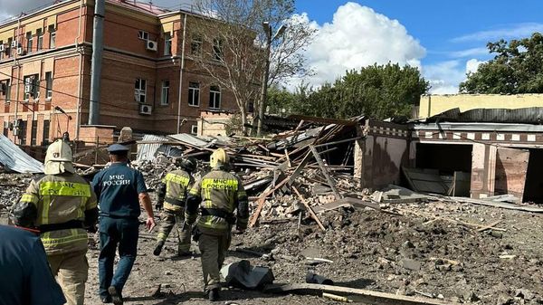 Спасатели на месте взрыва в Таганроге