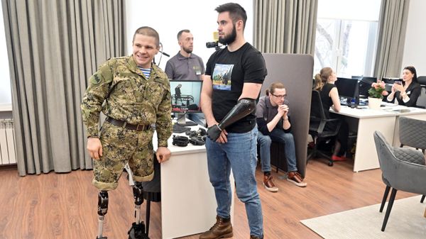 Военнослужащие с протезами