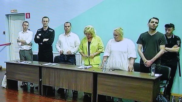 Оглашение приговора А. Навальному по делу об экстремизме