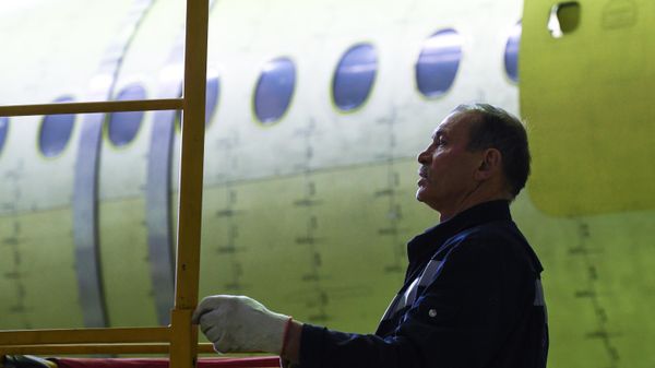 Монтаж стенда для испытания планера SSJ-New в СибНИА