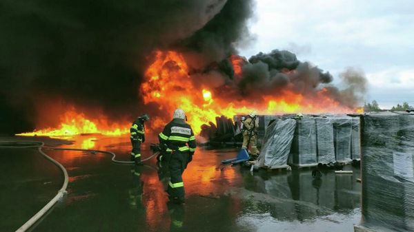 Тушение пожара на складе в Подмосковье