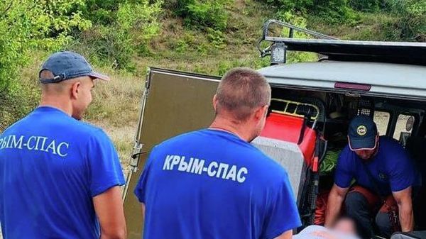 Спасатели эвакуировали женщину, травмировавшуюся в районе озера Ай - Серез под Судаком