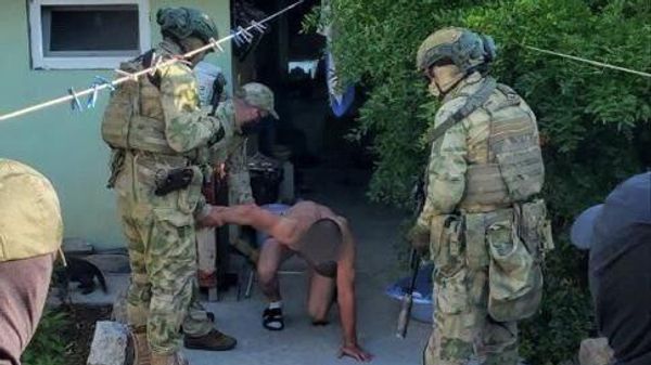 Задержан крымчанин, который угрожал заправщику расправой из-за кепки с символом Z