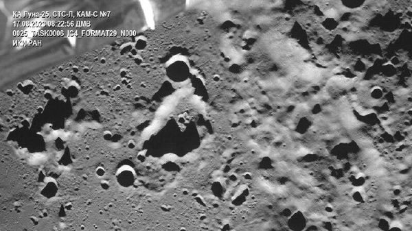 Луна-25 сделала первый снимок лунной поверхности