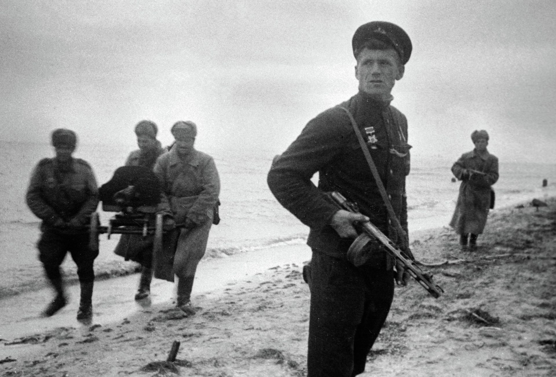 Великая Отечественная война 1941-1945 гг. Керченская десантная операция. Бойцы морской пехоты в районе Керчи. - РИА Новости, 1920, 10.04.2025