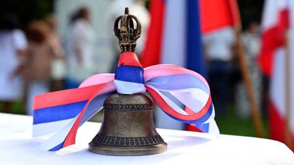 Праздничные линейки в крымских школах