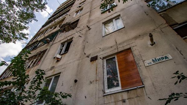 Дом на улице Мира после обстрела