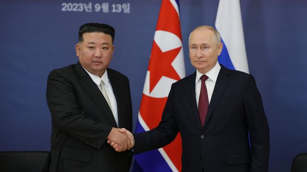 Президент РФ В. Путин посетил космодром Восточный и встретился с лидером КНДР Ким Чен Ыном