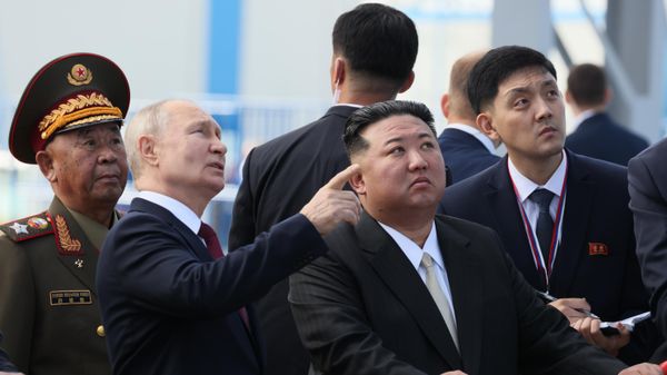 Президент РФ Владимир. Путин посетил космодром Восточный и встретился с лидером КНДР Ким Чен Ыном